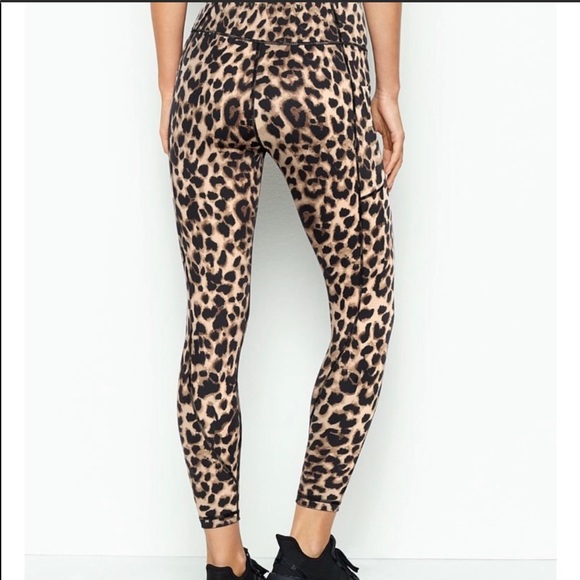 Victoria's Secret Pants - Victoria’s Secret leopard 7/8 leggings